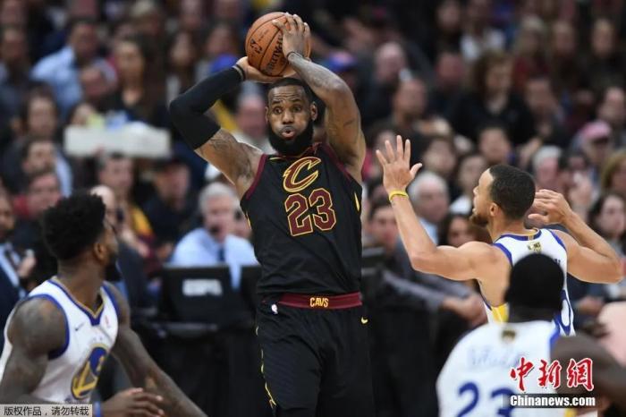 勒布朗之子布朗尼常规赛首秀：湖人挺进季后赛