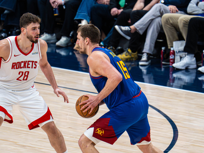 约基奇数据华丽却MVP排名不升反降 掘金防守漏洞