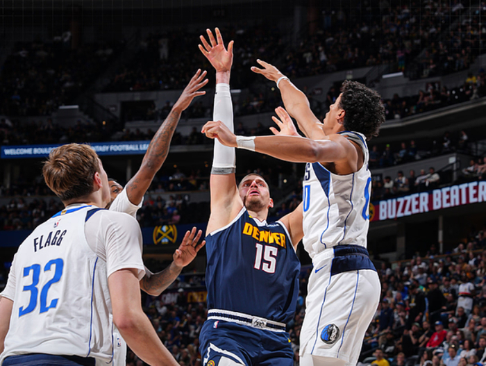 约基奇数据华丽却MVP排名不升反降 掘金防守漏洞