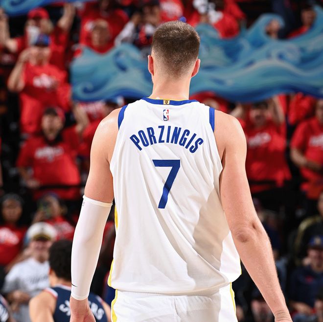 勇士逆转快船晋级次轮 波尔津吉斯关键表现助队