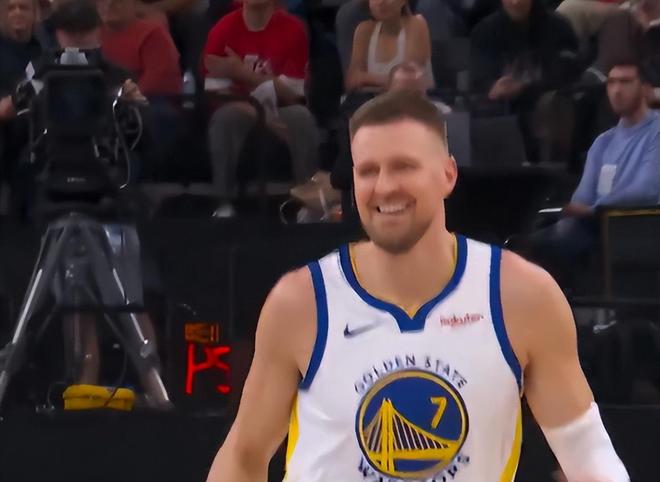 勇士逆转快船晋级次轮 波尔津吉斯关键表现助队