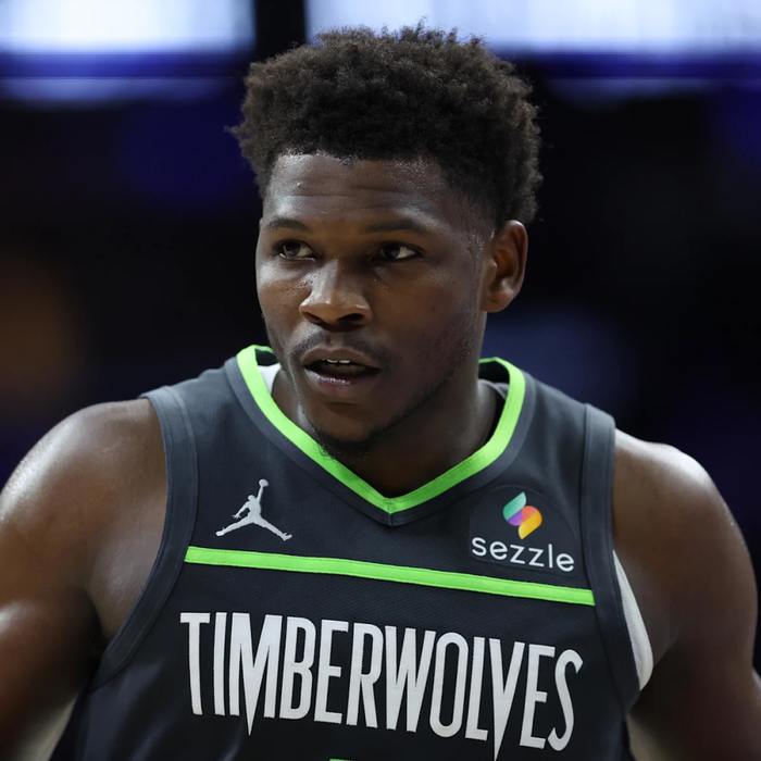 爱德华兹膝盖伤病影响森林狼季后赛排名