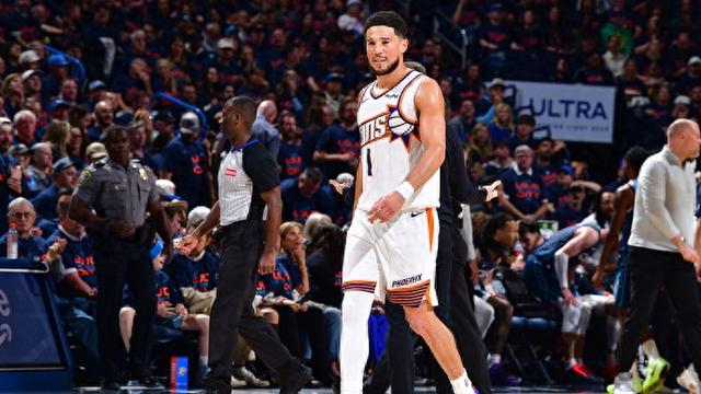 布克怒斥裁判判罚失衡 NBA或沦为WWE式争议场
